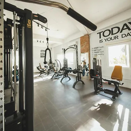 Stunning 2 Bedroom In 5-star Appartement Trikomo