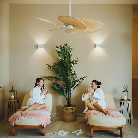 Stunning 2 Bedroom In 5-star Trikomo